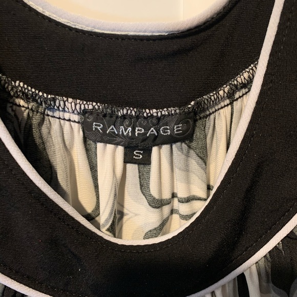 Sleeveless Top - Picture 2 of 6